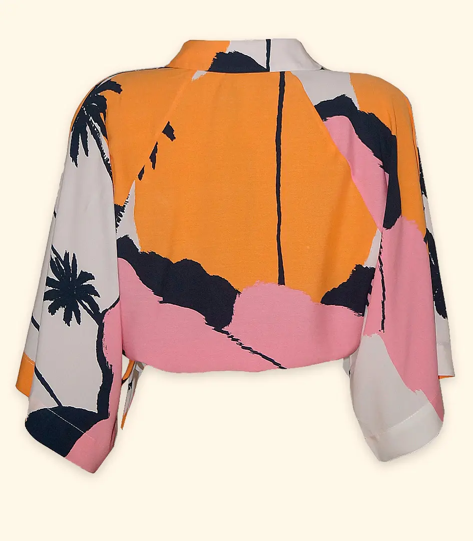 camisa-cropped-estampado-com-botoes-moda-casual-chic-04